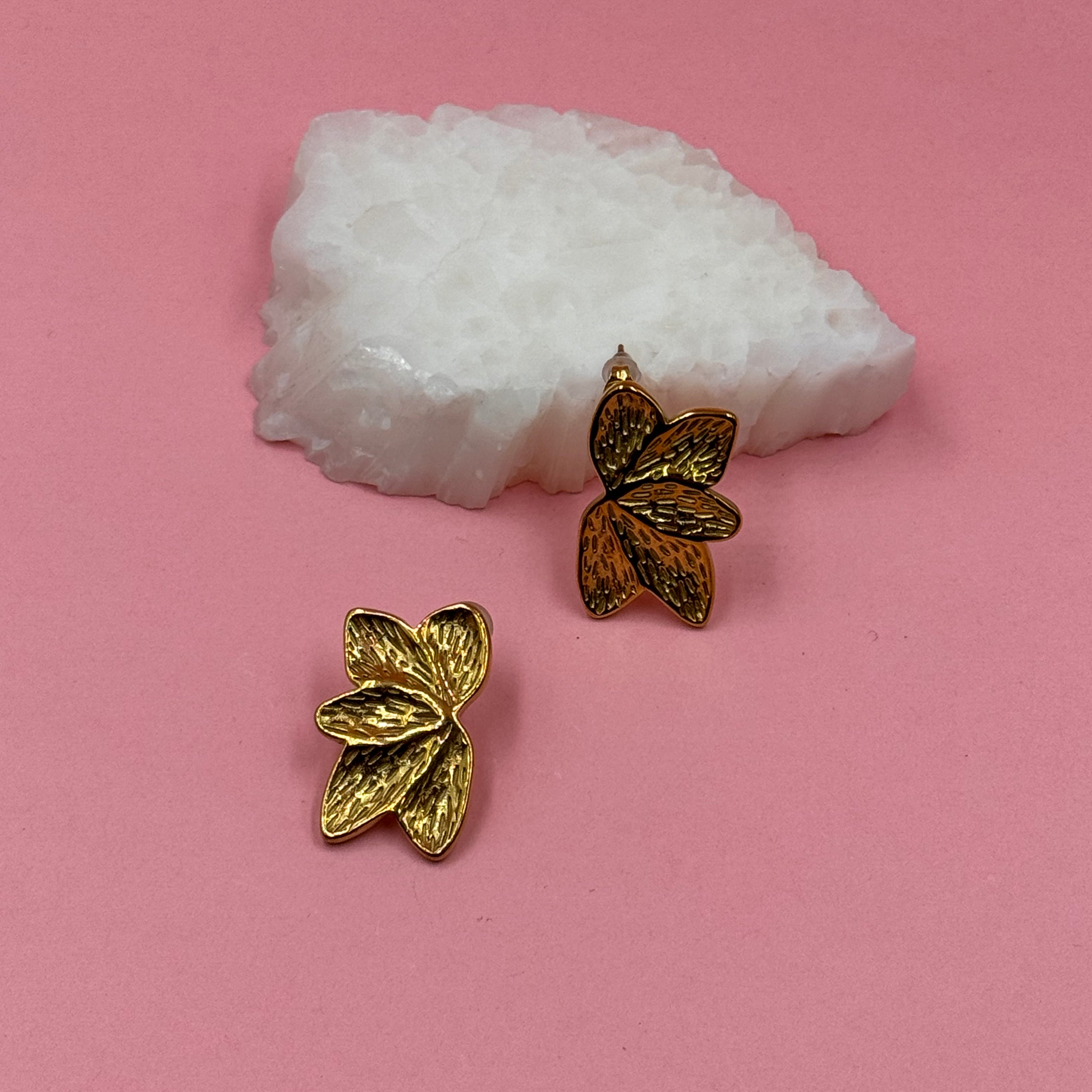 Petals gold earrings