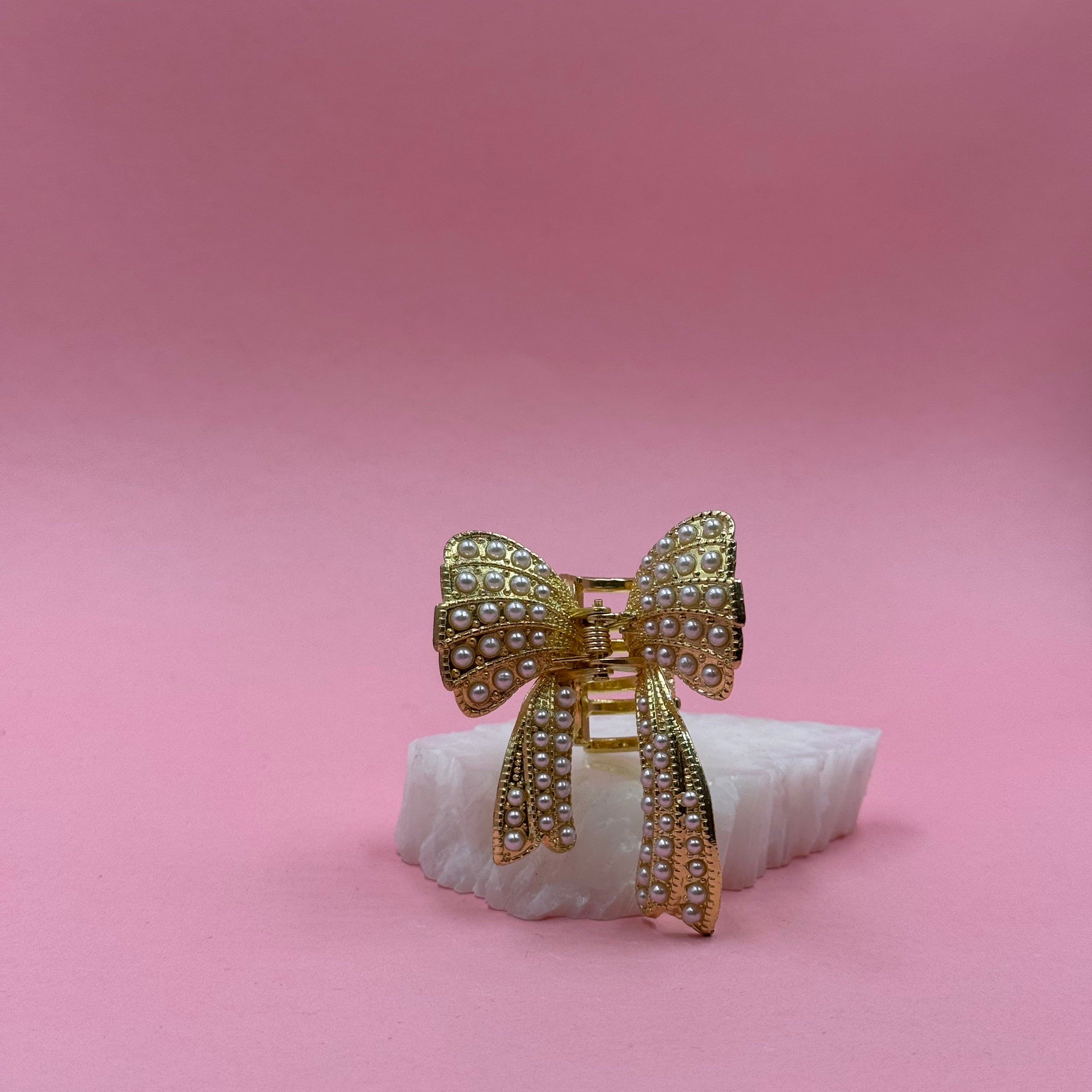 Bow pearls clip