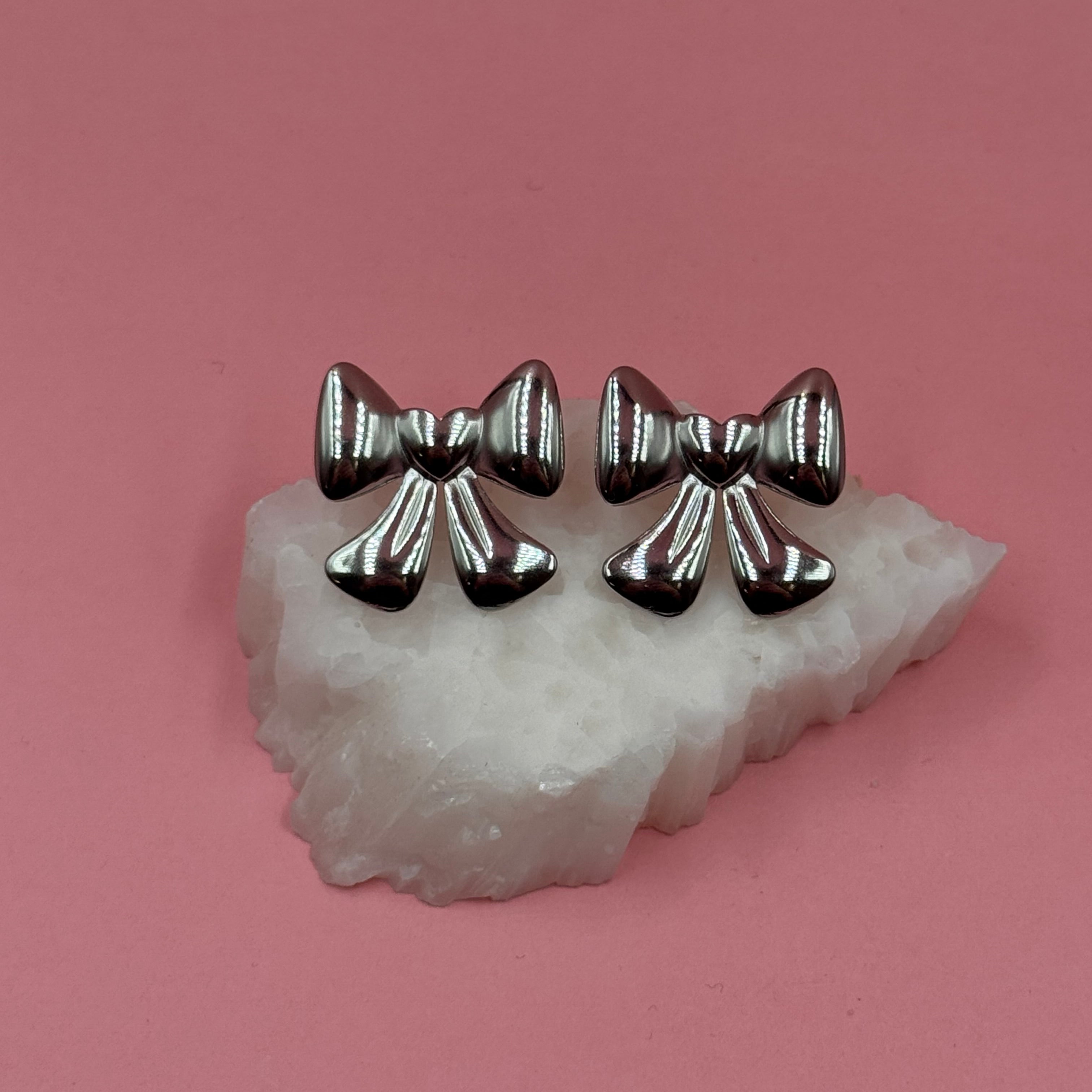 Bow silver earrings